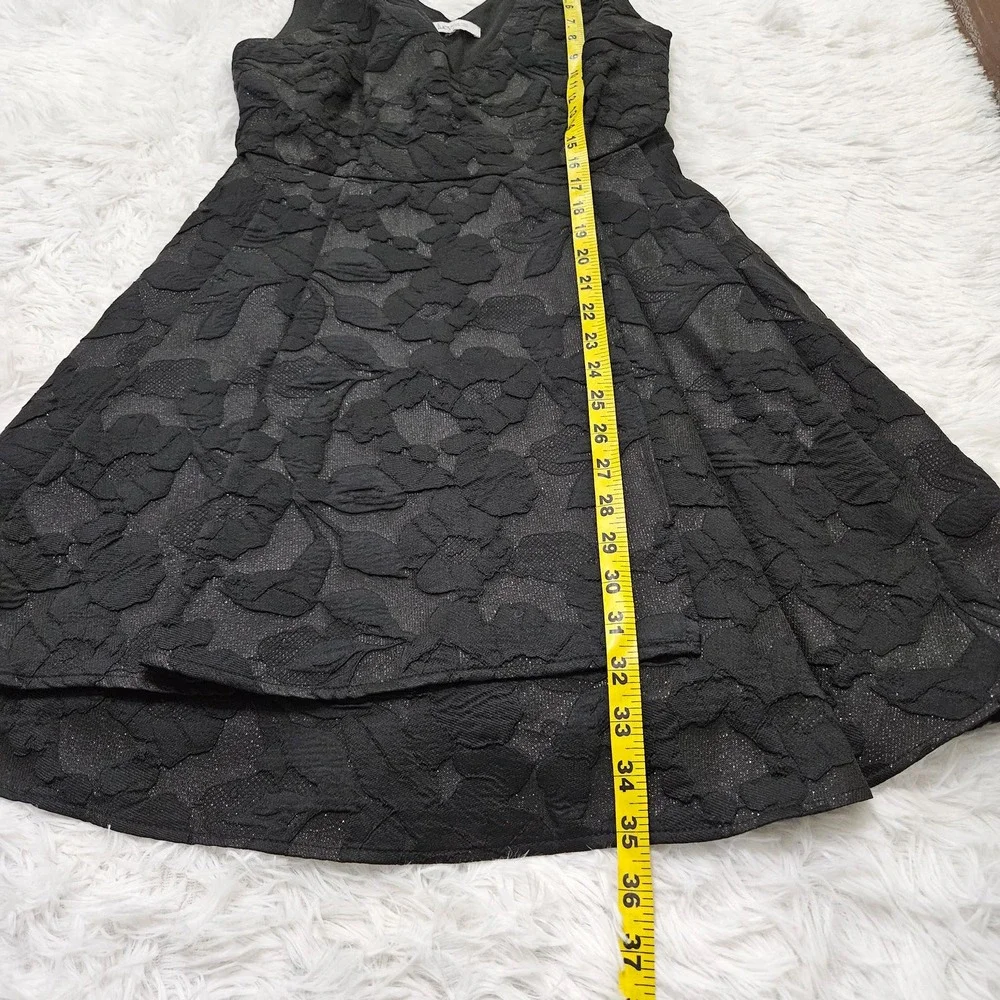 Lucy Paris Black Floral Sparkly V-neck Sleeveless Fit & Flare Dress. Size M‎